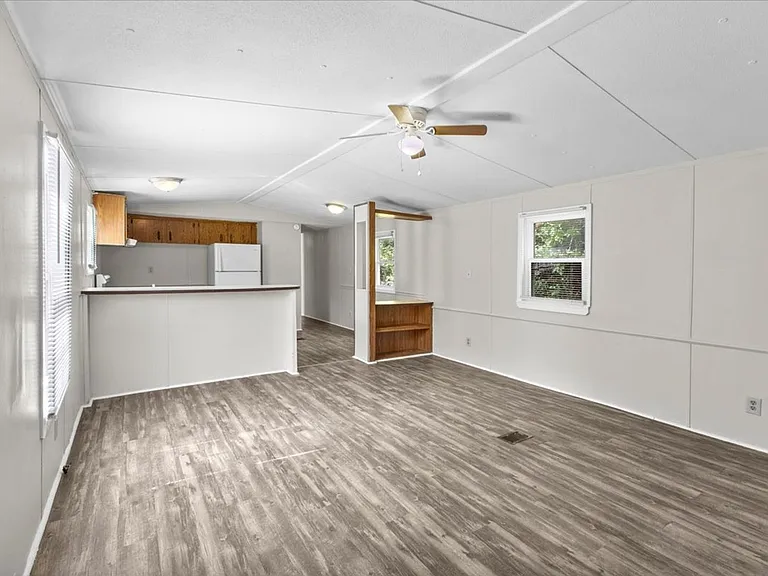 221 Country Ln — Photo 5