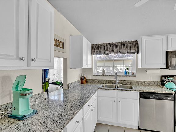 5th image of 1901 Westminster Cir APT 2