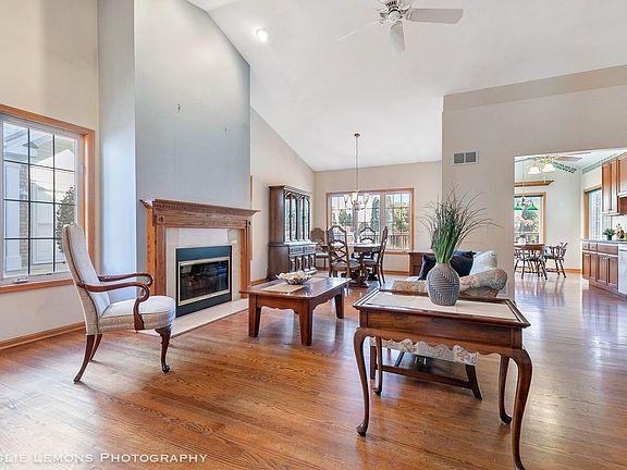 4th image of 11443 Foxwoods Dr