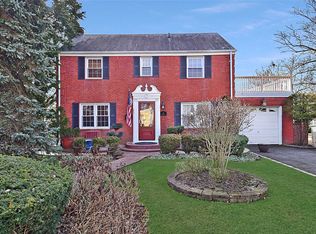 6 Gerard Ave E, Malverne, NY 11565