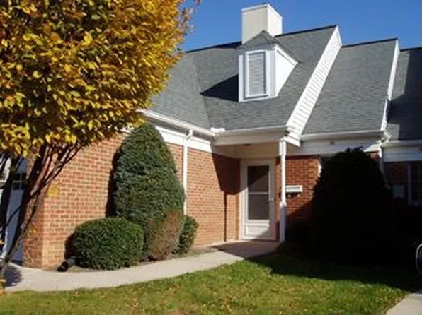 30 W Village Rd, Newark, DE 19713
