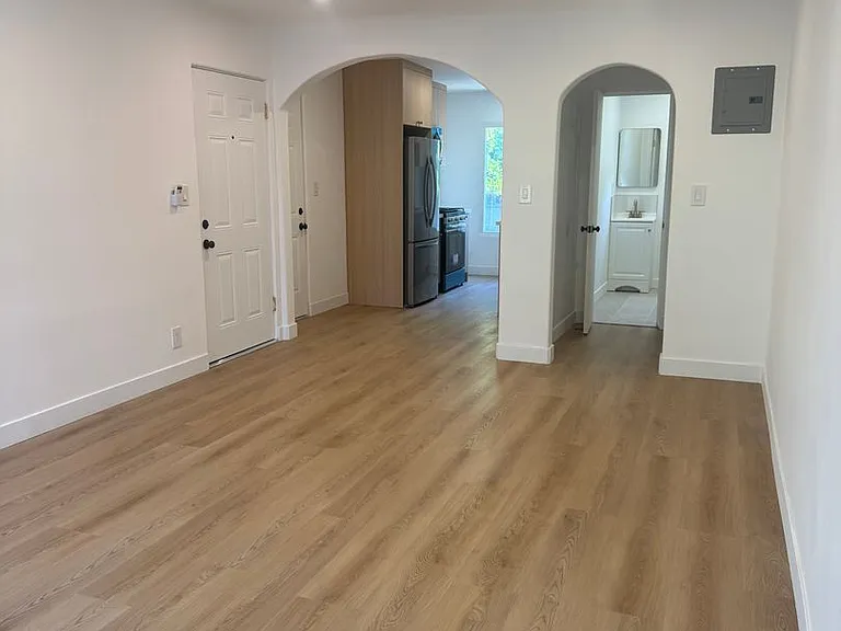 1250-1258 N Orange Grove Ave — Photo 2