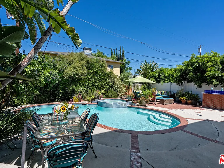 4544 Tobias Ave — Photo 3