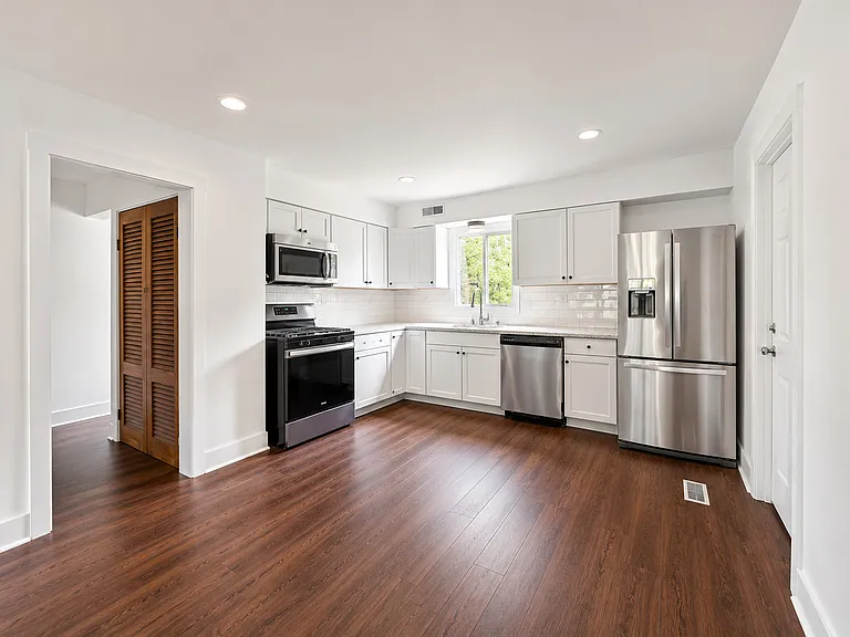 254 Thornhurst Rd — Photo 3