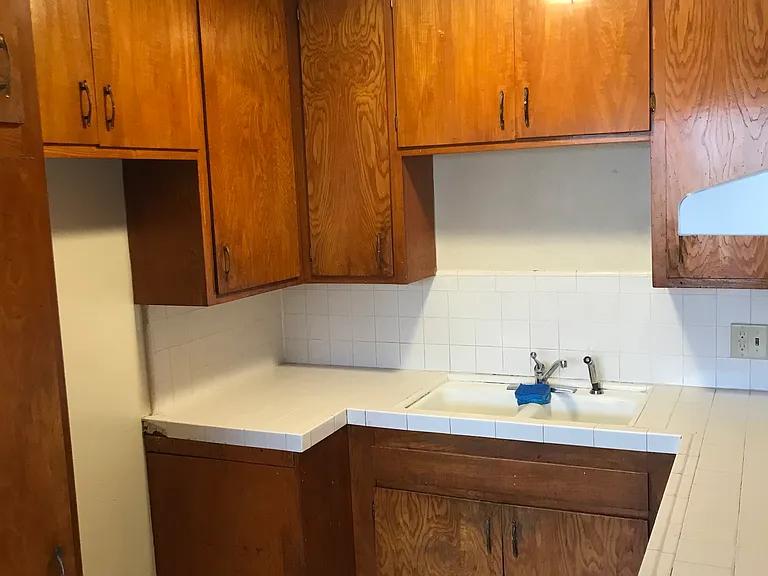 16515 Victory Blvd #2 — Photo 8