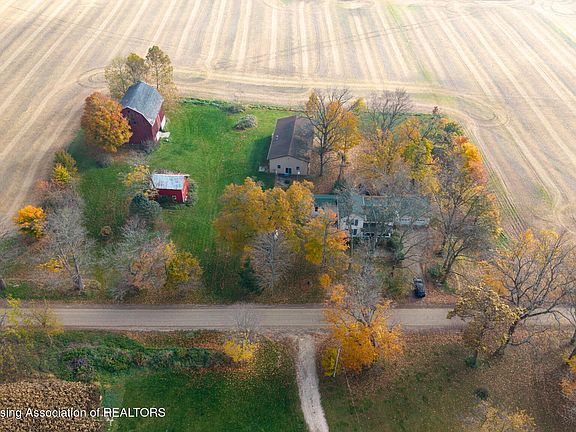 2nd image of 9560 Round Lake Rd