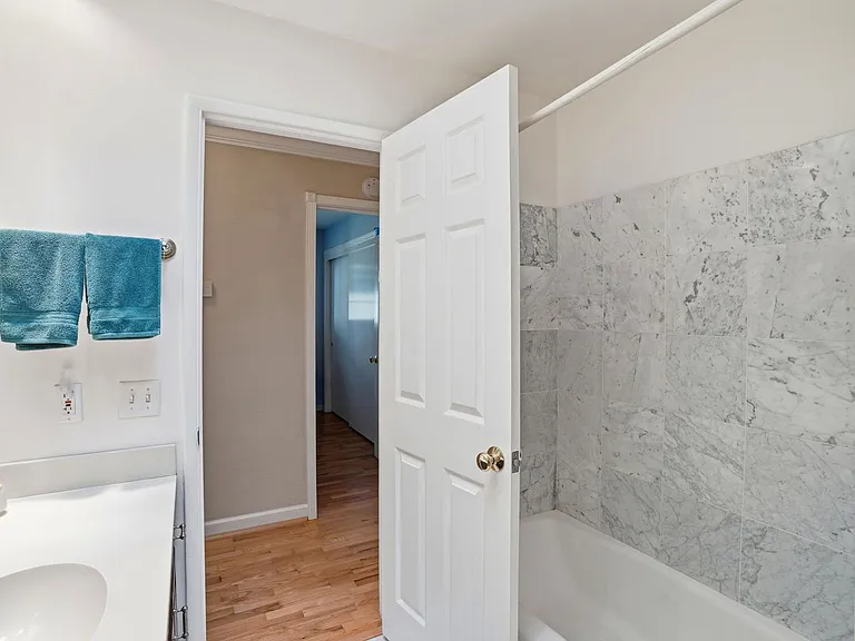 241 Soledad Dr — Photo 29