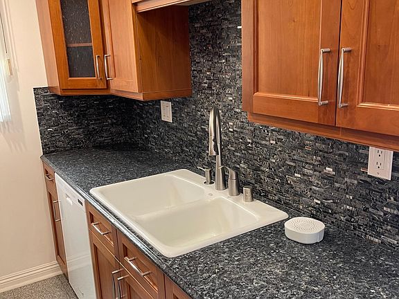 5th image of 705 Westmount Dr APT 104