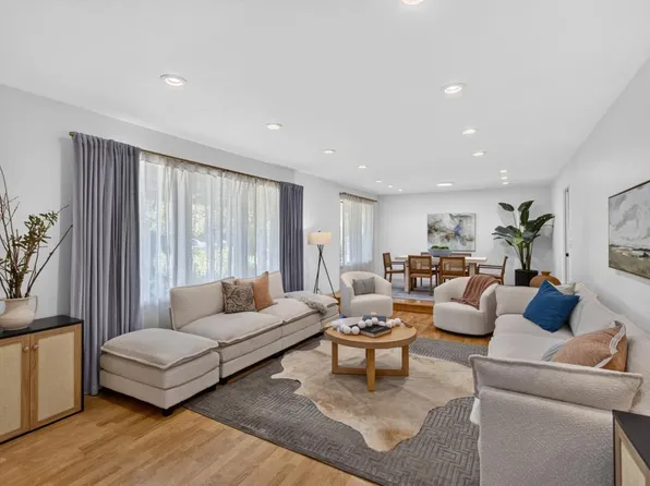 6903 Los Olivos Way, Carmichael, CA 95608