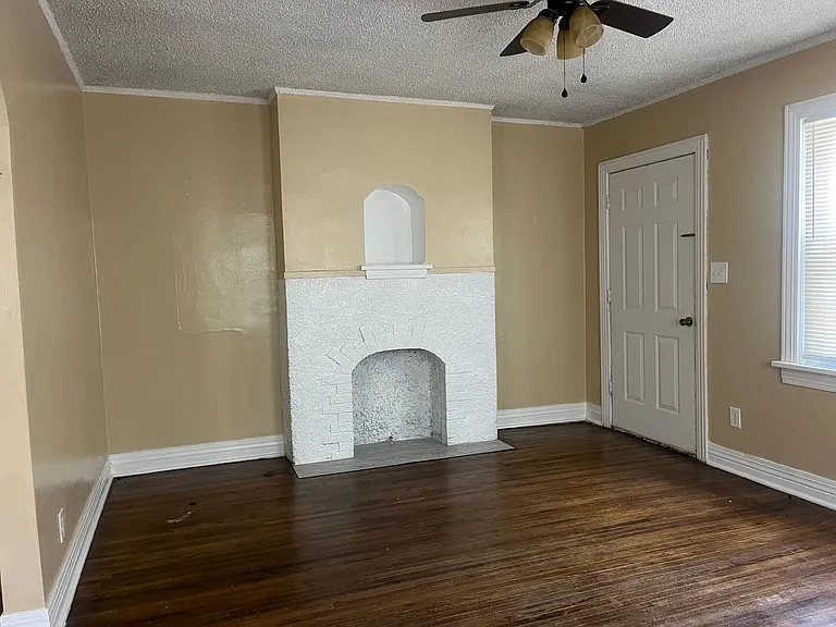 1504 S Knoxville Ave — Photo 4