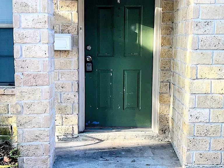705 Sonesta Ct #B — Photo 2