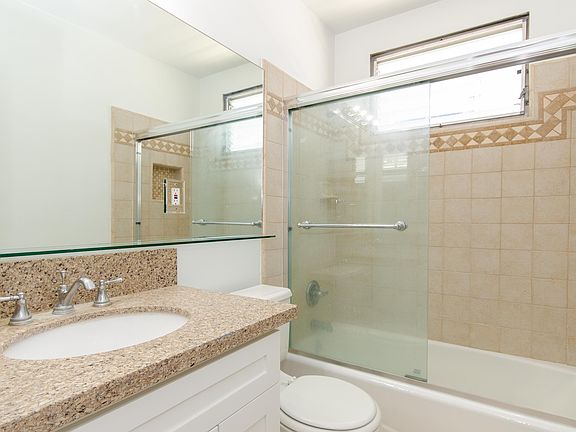 4th image of 1041 20th St APT J