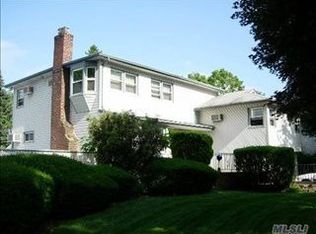 1528 Sylvan Ln, East Meadow, NY 11554