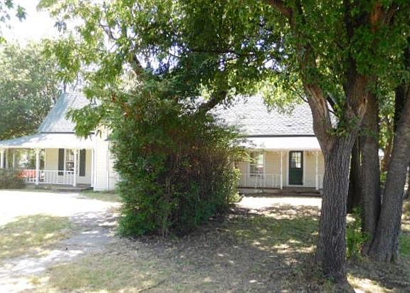 2nd image of 402 Hovey St
