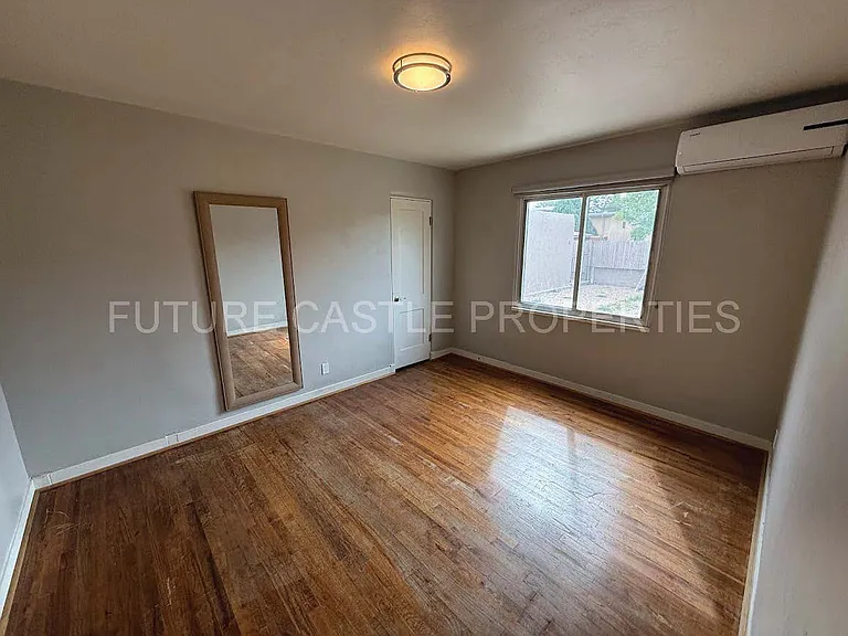 1009 Bryn Mawr Dr NE — Photo 5