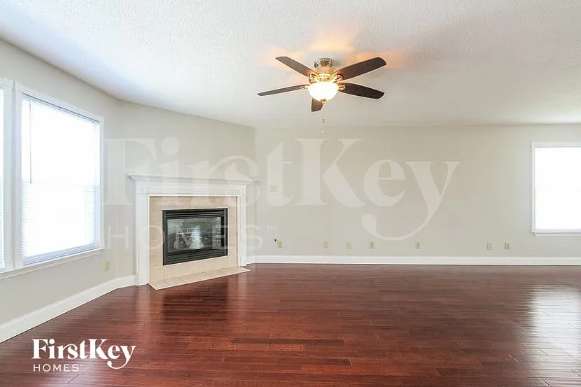 3 bed, 2.5 bath, 2464 sqft, $1,965 — Photo 4