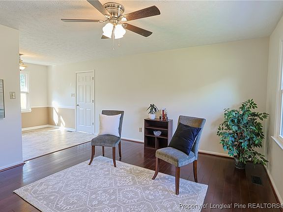 3rd image of 3213 Old Oak Ln