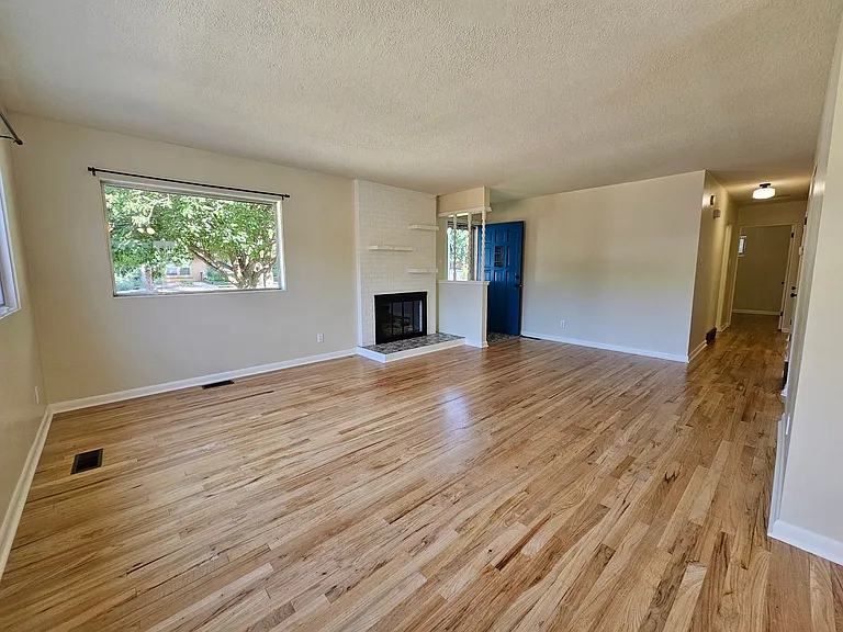 3617 Leeds Ln — Photo 7