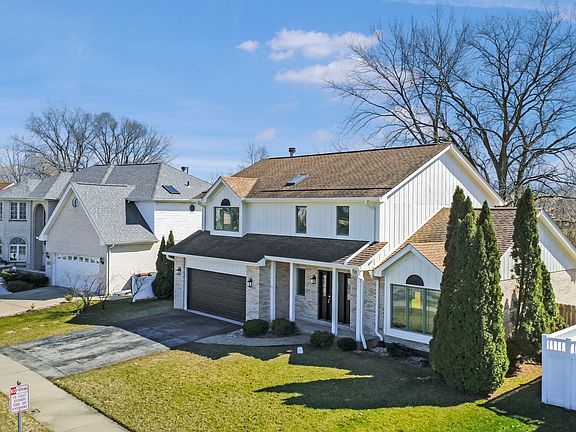 3rd image of 4933 Meadow Lake Dr