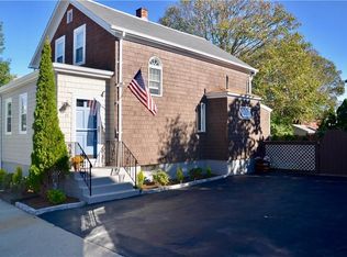 15 Halsey St, Newport, RI 02840