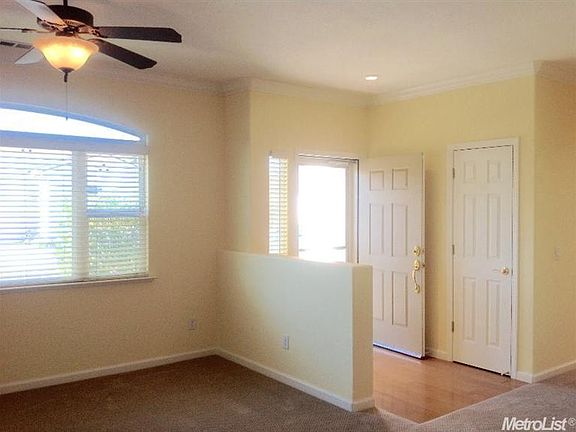 3rd image of 2961 La Vina Cir