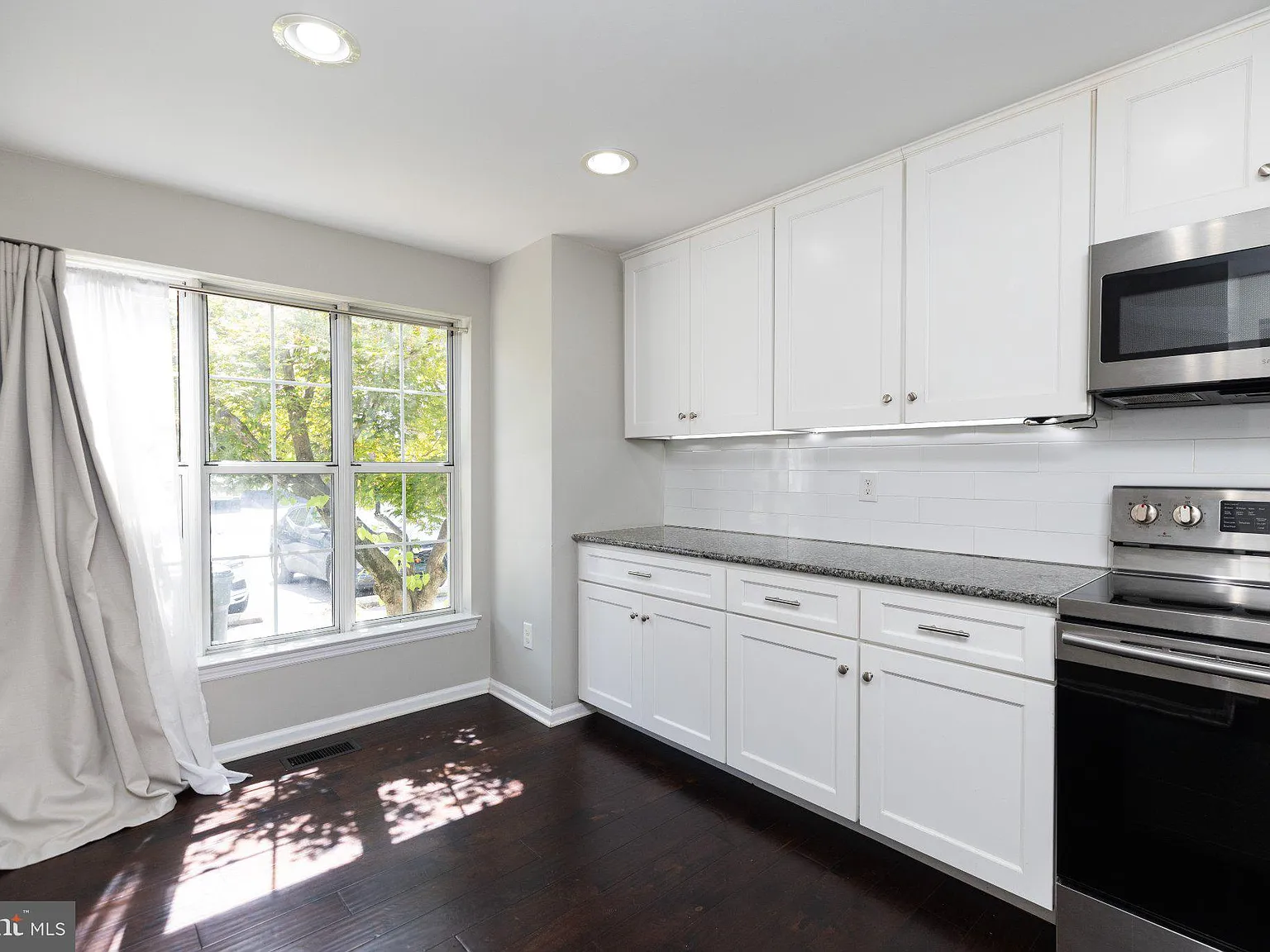 3 bed, 2.5 bath, 1700 sqft, $2,600 — Photo 4