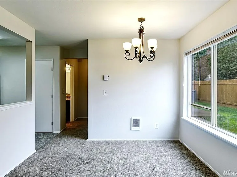 320 35th St SE — Photo 9