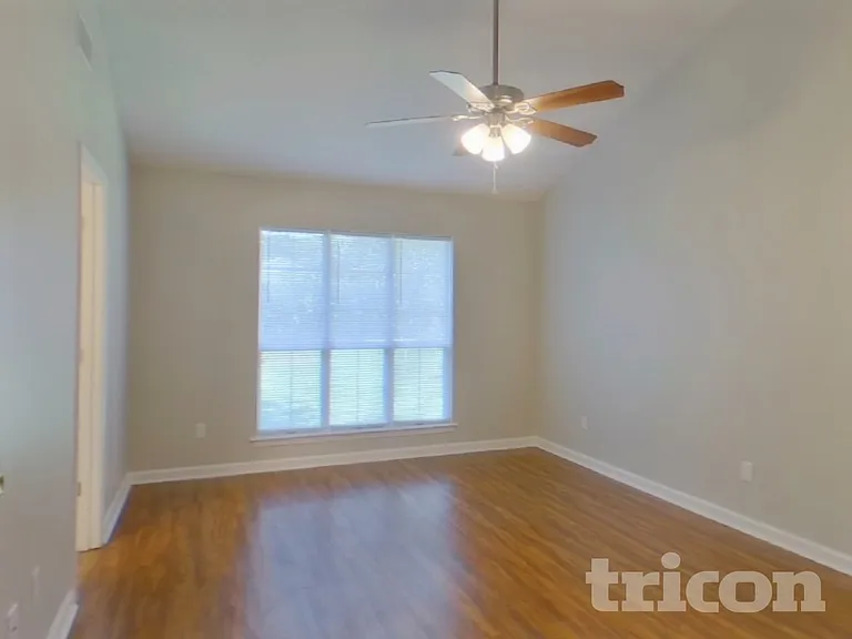 127 Wenlock Cir — Photo 7