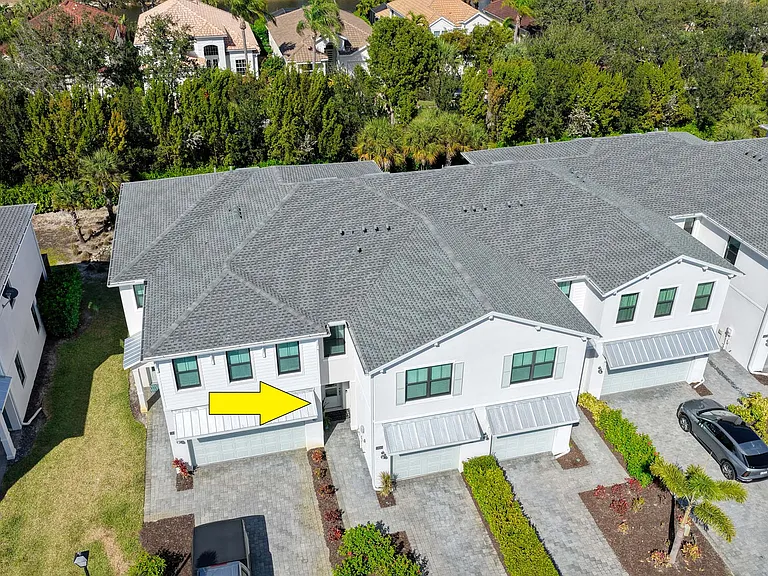 13045 Pembroke Dr — Photo 28