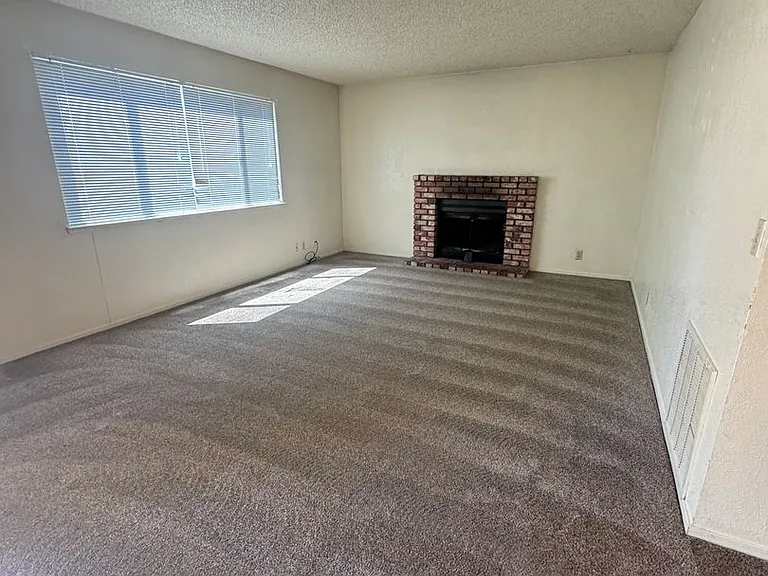 1120 Melton Dr — Photo 2