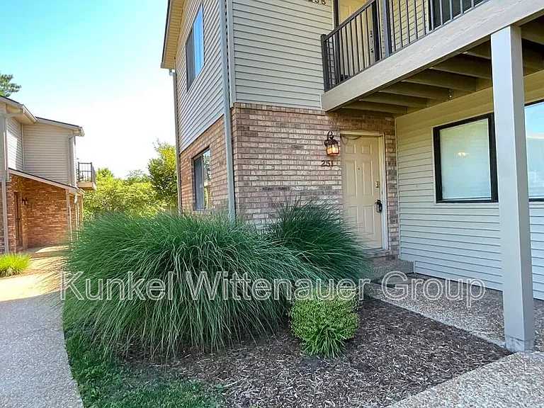 251 Eagle Rdg — Photo 3