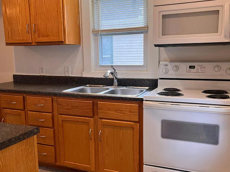 2404 York St — Photo 8