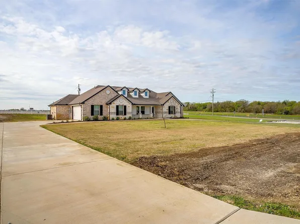 8000 Harvest Dr, Grandview, TX 76050