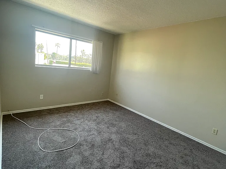 2348 W 21st St #7 — Photo 7