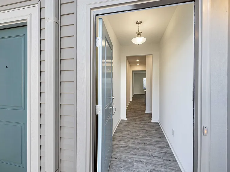 109 Gaelic Dr — Photo 2