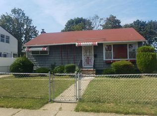 23 Silverpine Dr, Amityville, NY 11701