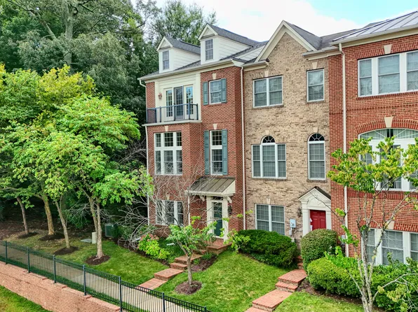 12230 Water Elm Ln, Fairfax, VA 22030