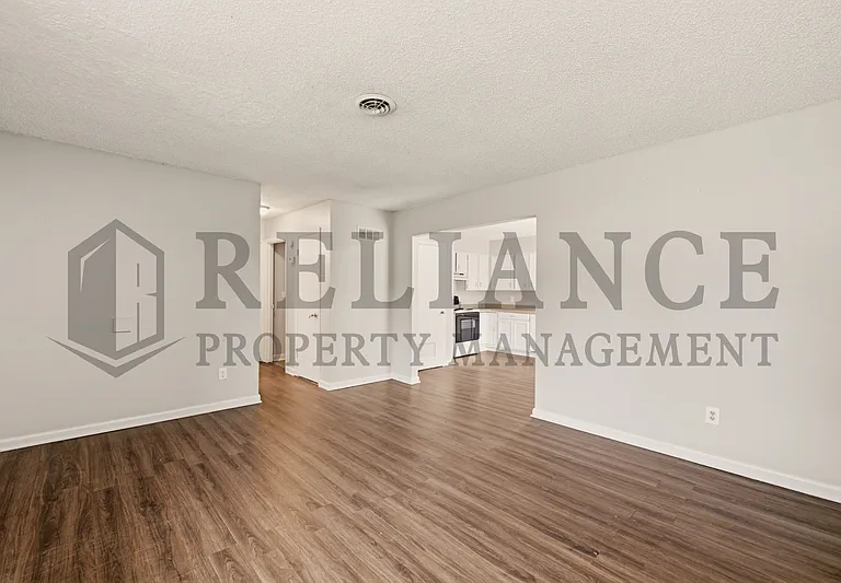 903 E Osie St — Photo 6
