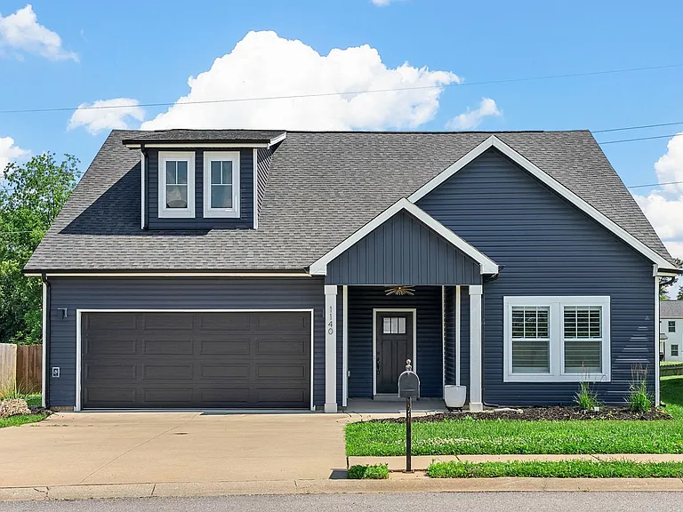 1140 Eagles Bluff Dr — Photo 1