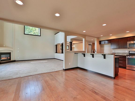 2nd image of 8645 Ashbury Ct