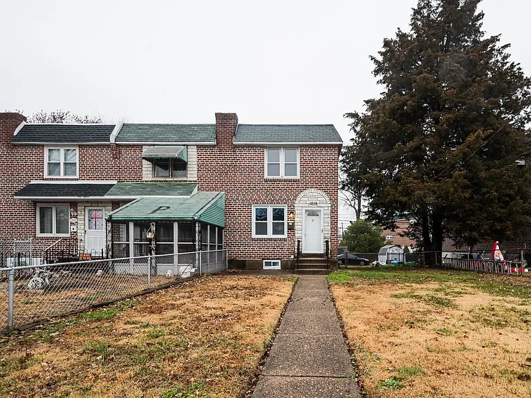 1019 Taylor Dr — Photo 1