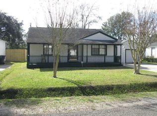 2905 Boyd Ave, Groves, TX 77619