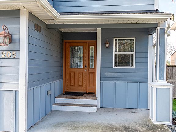 3rd image of 205 NE Melrose Drive