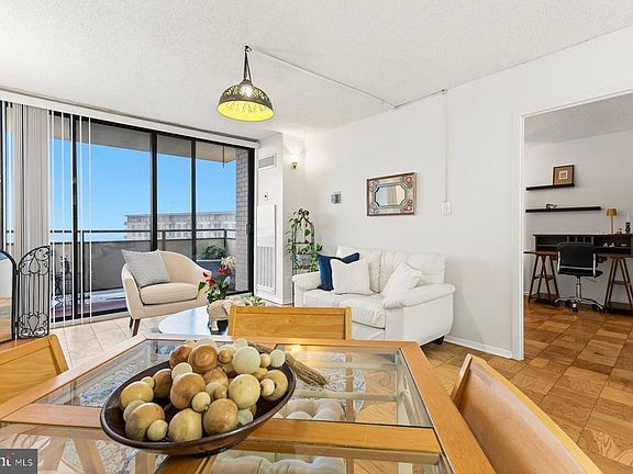 5th image of 5225 Pooks Hill Rd APT 1717N
