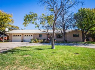 1208 Dallas St, Plainview, TX 79072