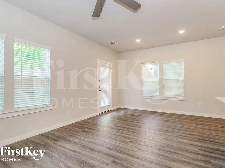 18306 W Centro Cir — Photo 3