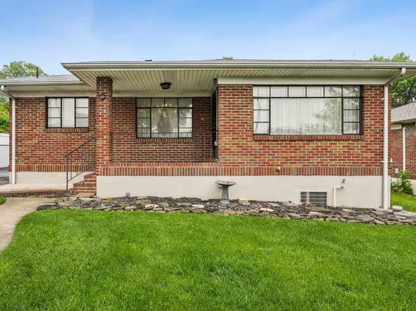 21 Pikeview Ter, Secaucus, NJ 07094