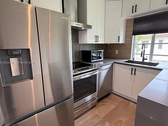4th image of 657 NE 92nd St APT 4E