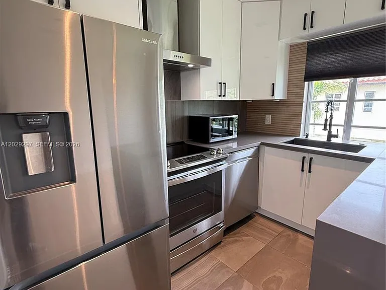 657 NE 92nd St #4E — Photo 4