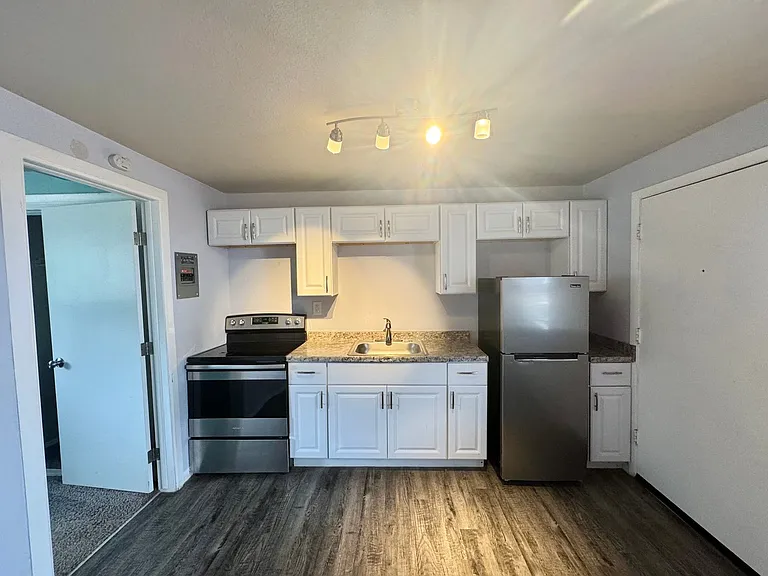 1021 W Vermijo Ave — Photo 9